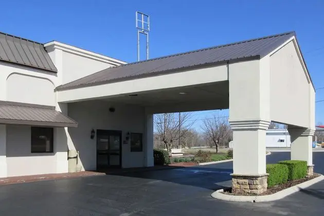 Econo Lodge Inn & Suites Brentwood