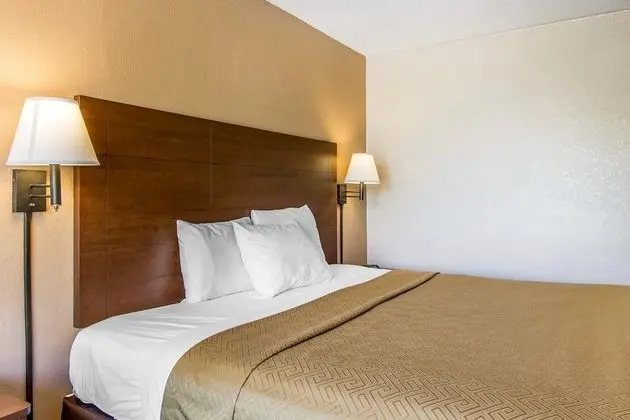 Econo Lodge Inn & Suites Bricktown