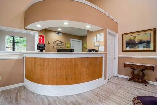 Econo Lodge Inn & Suites - Lobi