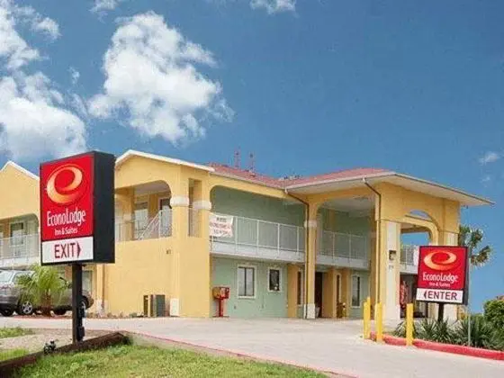Econo Lodge Inn & Suites Coliseum