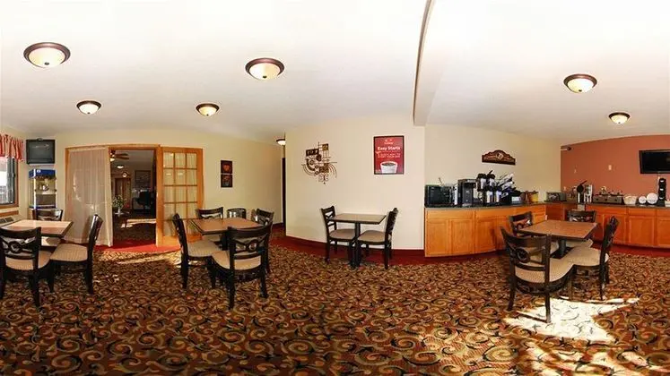 Econo Lodge Inn & Suites Davenport Area