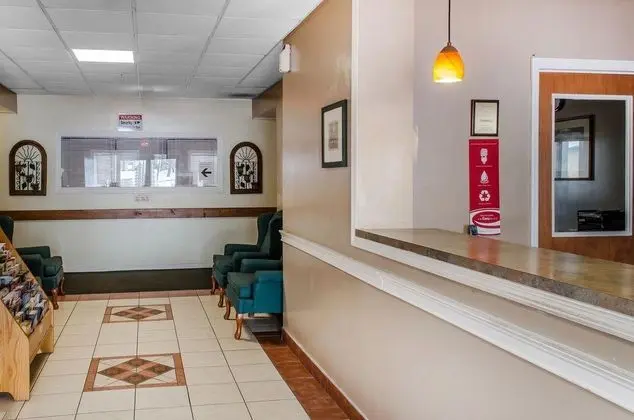 Econo Lodge Inn & Suites Denver