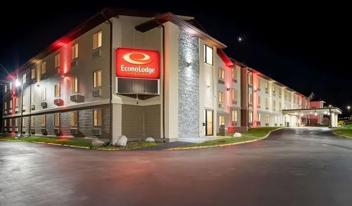 Econo Lodge Inn & Suites - Des Moines/Merle Hays Road
