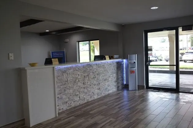 Econo Lodge Inn & Suites - Des Moines/Merle Hays Road - Lobi