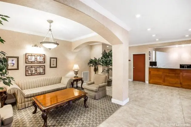 Econo Lodge  Inn & Suites