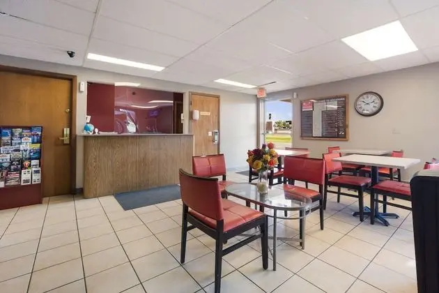 Econo Lodge Inn & Suites - Lobi