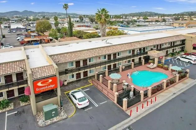 Econo Lodge Inn & Suites Escondido - Dış Mekan