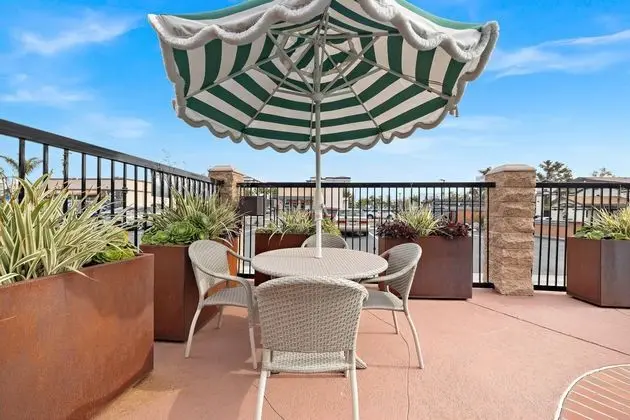 Econo Lodge Inn & Suites Escondido - Havuz