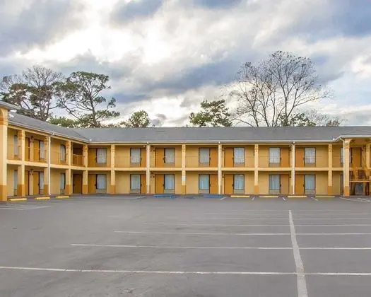Econo Lodge Inn & Suites Evergreen