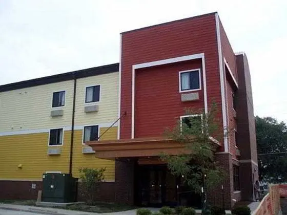 Econo Lodge  Inn & Suites Fairgrounds