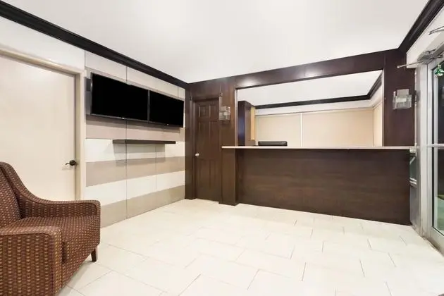 Econo Lodge Inn & Suites - Lobi