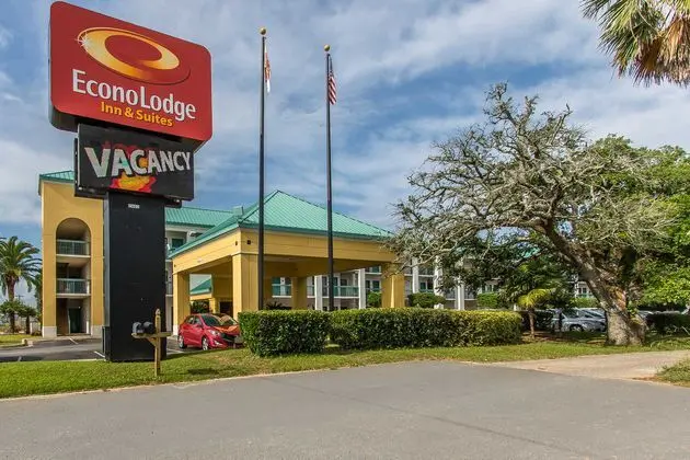 Econo Lodge  Inn & Suites Foley