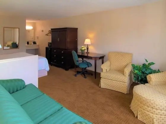 Econo Lodge Inn & Suites at Ft. Benning