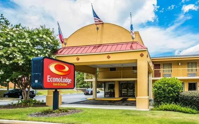 Econo Lodge Inn & Suites at Ft. Benning