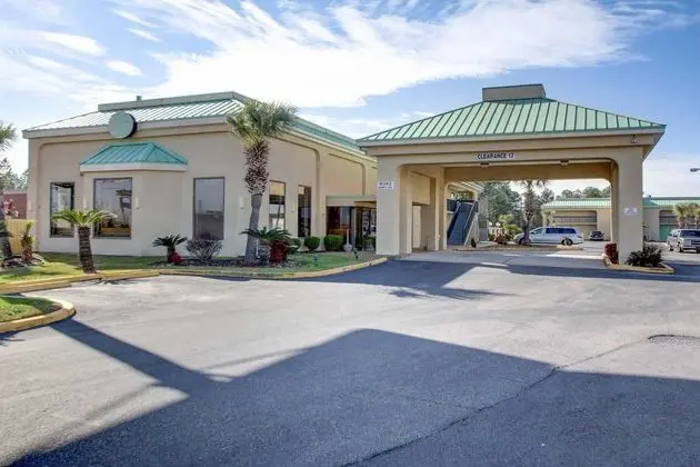 Econo Lodge Inn & Suites Gulfport