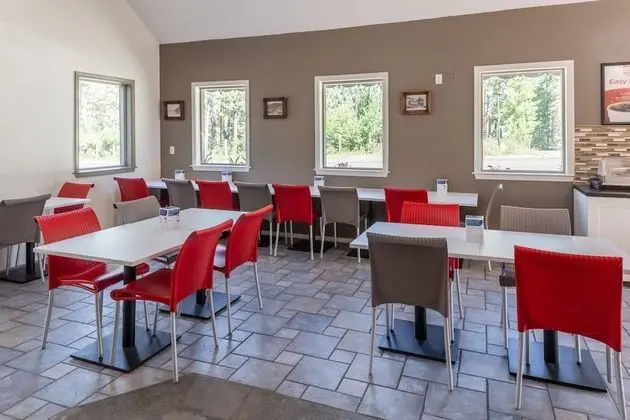 Econo Lodge Inn & Suites Heavenly Village Area - Yerinde Yemek