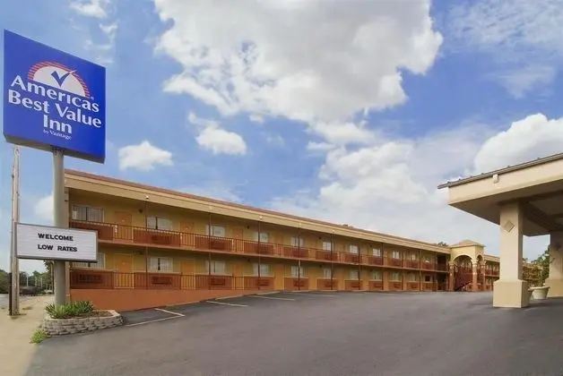 Econo Lodge Inn & Suites