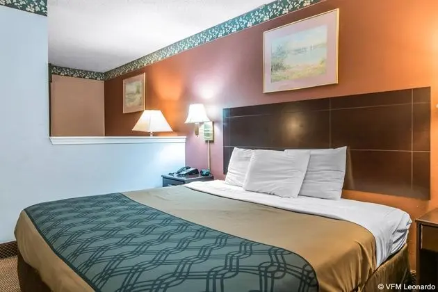 Econo Lodge Inn & Suites I-65