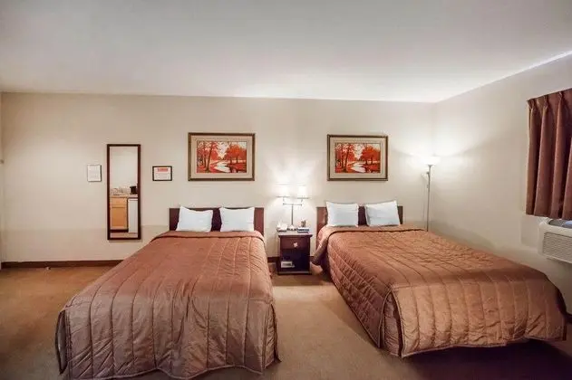 Econo Lodge Inn & Suites