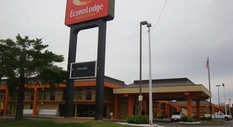 Econo Lodge Inn and Suites - Jackson