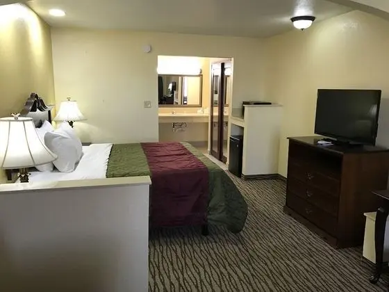 Econo Lodge Inn & Suites - Oda Manzaraları