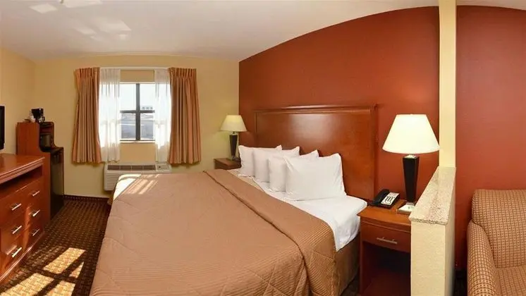 Econo Lodge Inn & Suites