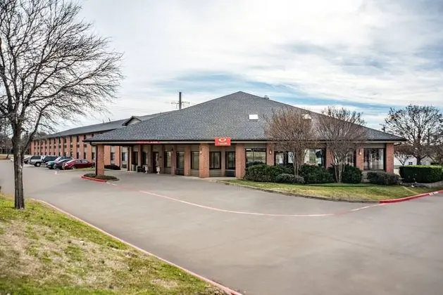 Econo Lodge Inn & Suites - Dış Mekan