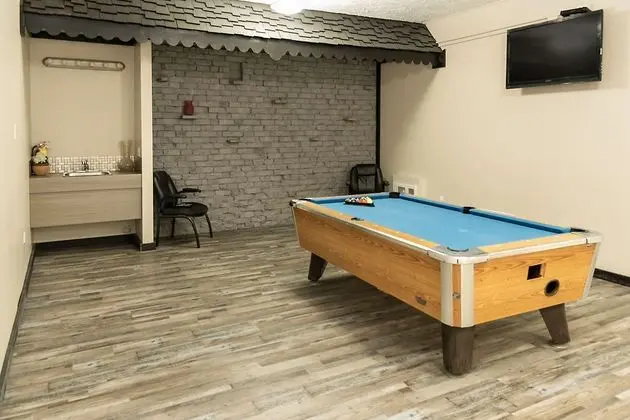 Econo Lodge Inn & Suites - Genel