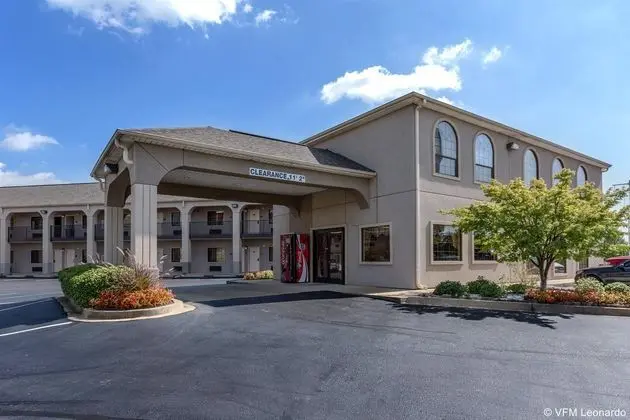 Econo Lodge Inn & Suites Memphis area