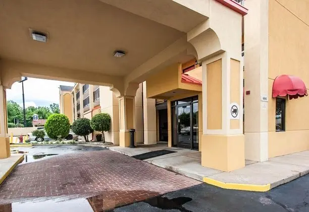 Econo Lodge Inn & Suites - Dış Mekan