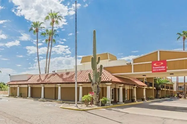 Econo Lodge Inn & Suites