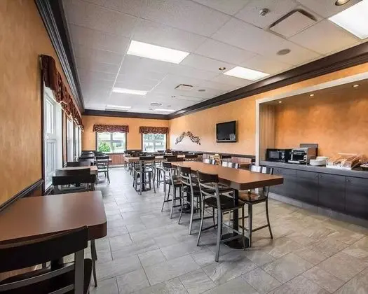 Econo Lodge Inn & Suites - Yerinde Yemek