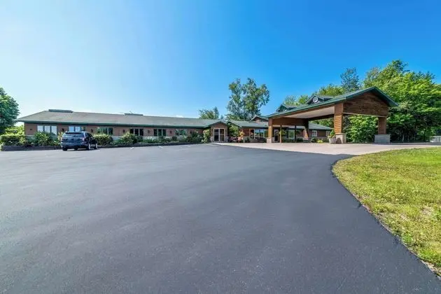 Econo Lodge Inn & Suites Munising Area - Dış Mekan