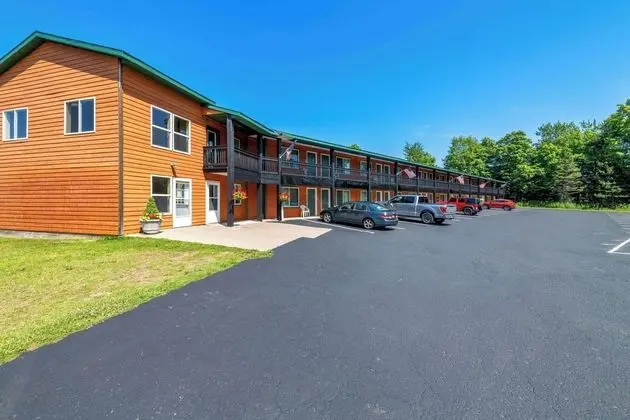 Econo Lodge Inn & Suites Munising Area - Öne Çıkan Resim