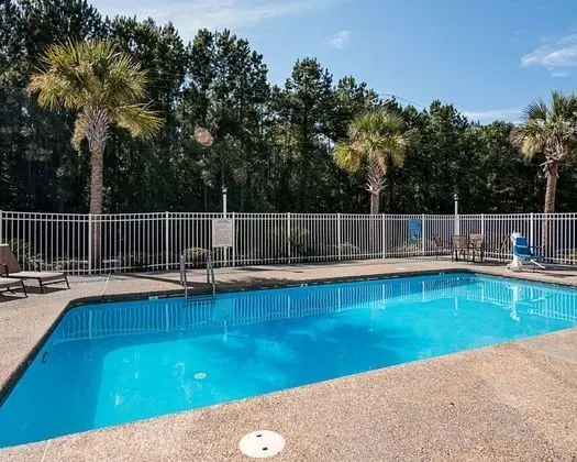 Econo Lodge Inn & Suites Natchitoches - Havuz