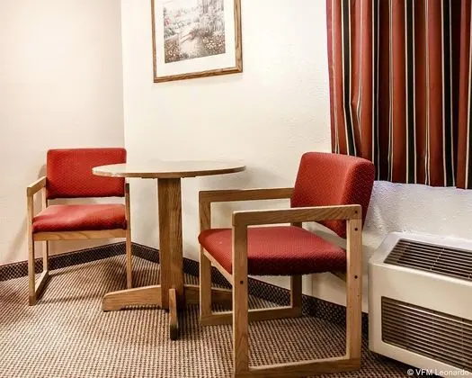 Econo Lodge Inn & Suites Newton