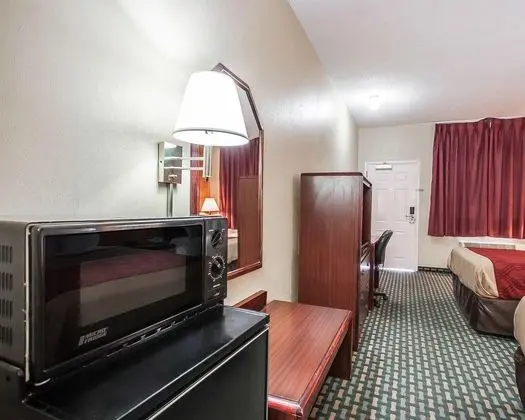 Econo Lodge Inn & Suites Northport