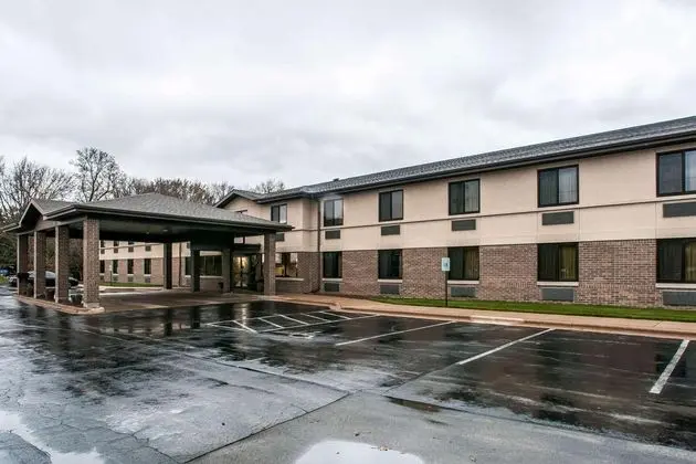 ECONO LODGE INN SUITES