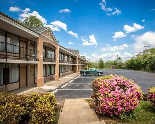 Econo Lodge Inn & Suites - Dış Mekan