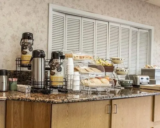 Econo Lodge Inn & Suites - Yerinde Yemek