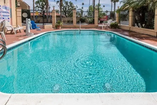 Econo Lodge Inn & Suites Riverside - Corona - Havuz
