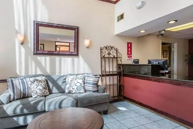 Econo Lodge Inn & Suites Riverside - Corona - Lobi