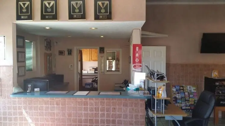 Econo Lodge  Inn & Suites