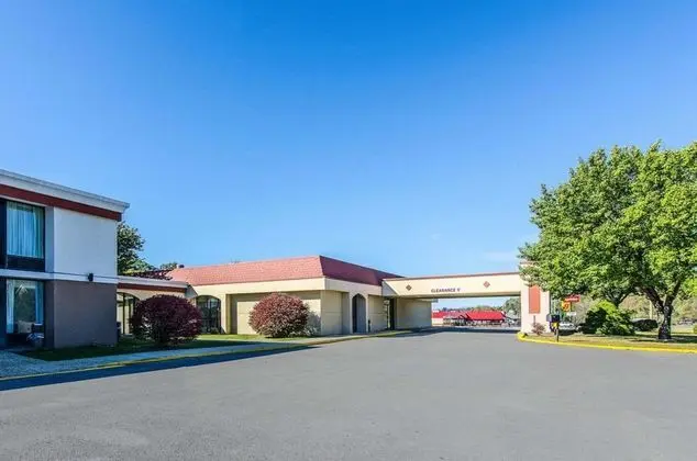 Econo Lodge Inn & Suites Southwest