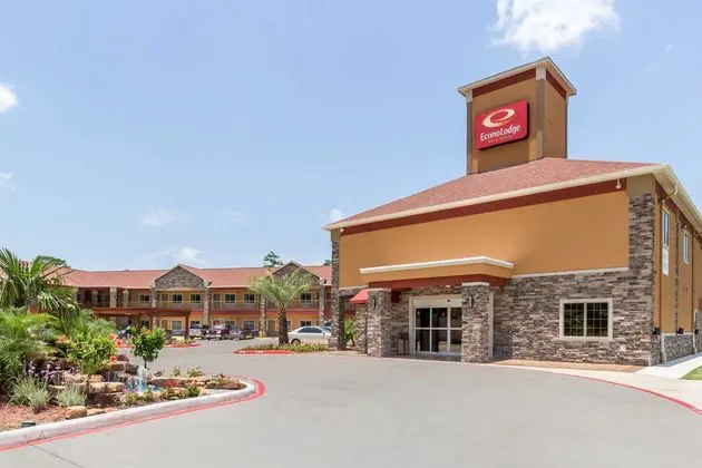 Econo Lodge Inn & Suites Spring