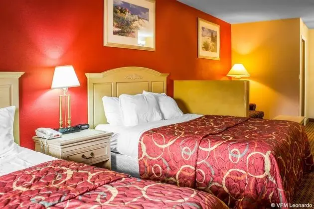 Econo Lodge Inn & Suites St Louis