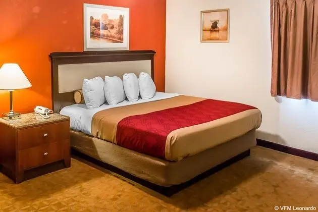 Econo Lodge  Inn & Suites
