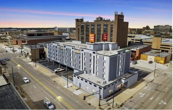 Econo Lodge Inn & Suites Waterloo Area - Öne Çıkan Resim