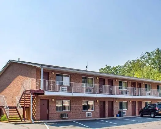 Econo Lodge Inn & Suites