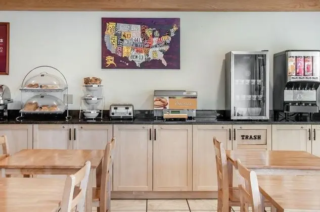 Econo Lodge Ithaca Area